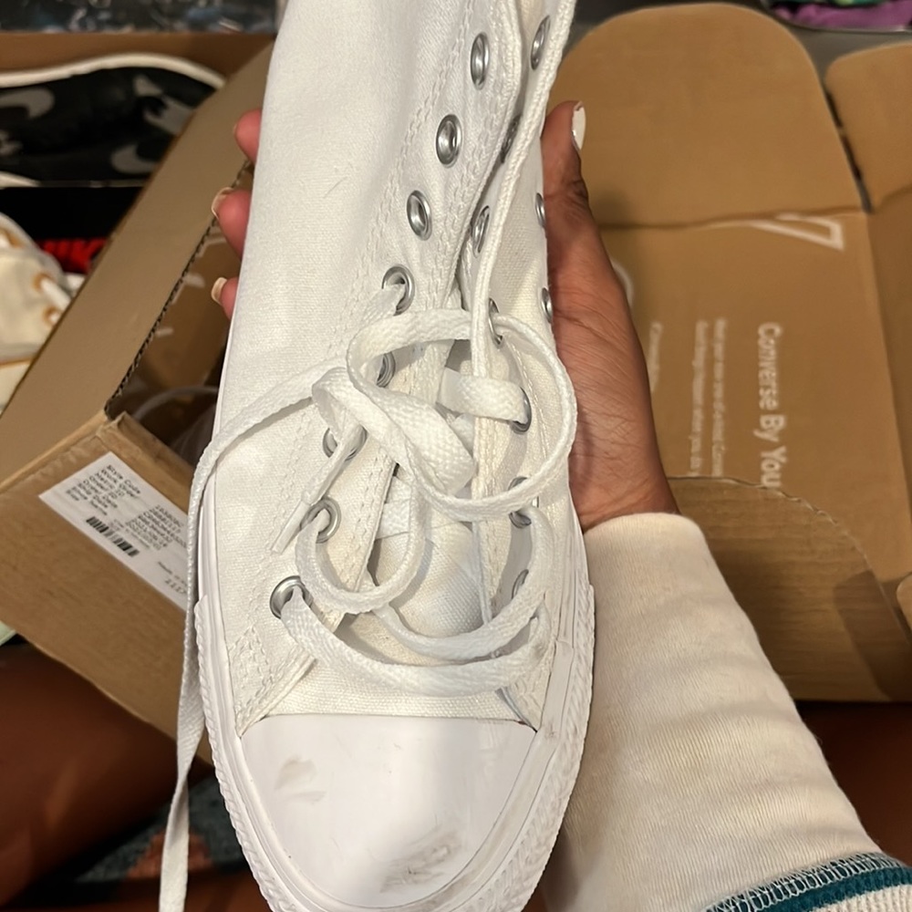 Converse - Picture 2 of 4